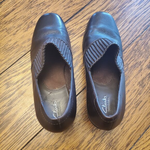 Women's Clarks Bendables Slip on heeled Loafer, Leather, Brown, Size 9, Ex Cond! - Picture 3 of 8
